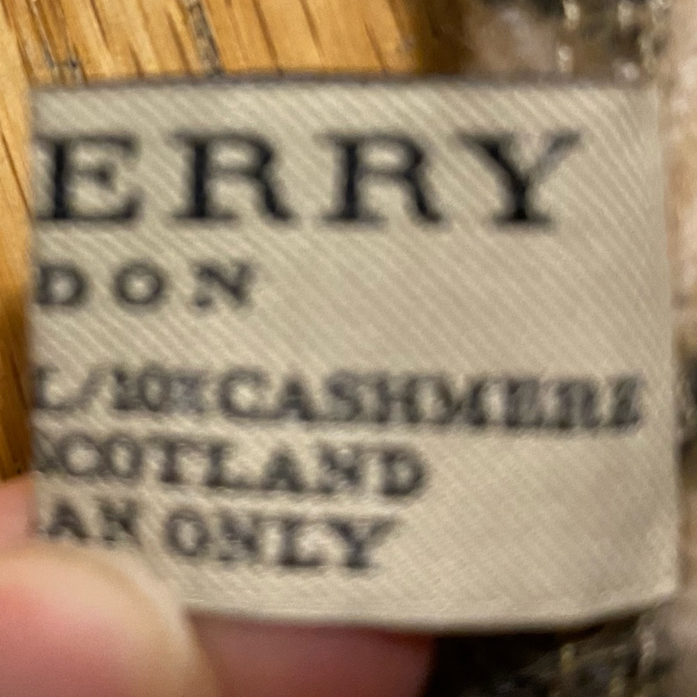 โญ๏ธHPโญ๏ธBurberry poncho๐ - Picture 5 of 5